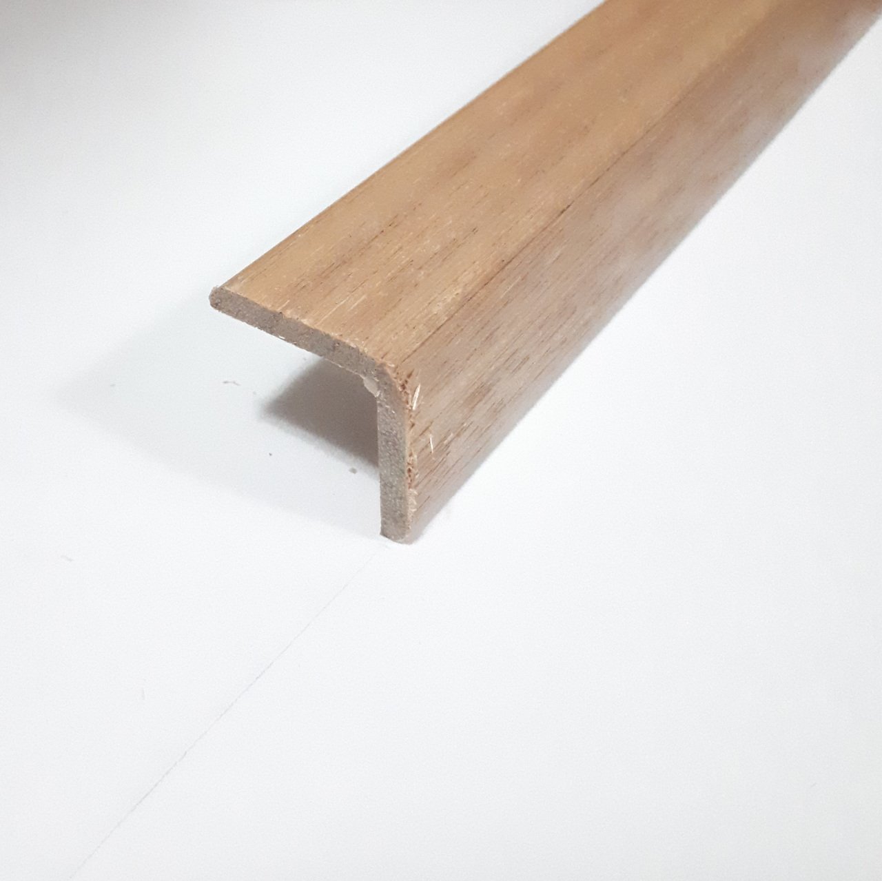 DİK AÇILI ÇITA KA 27*27mm 240cm 04085